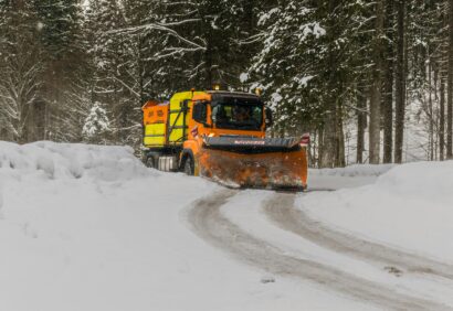 what to look for when choosing a snow removal company