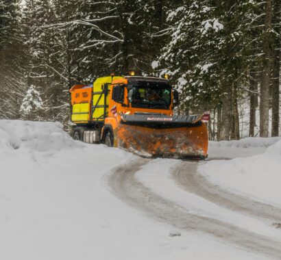 what to look for when choosing a snow removal company