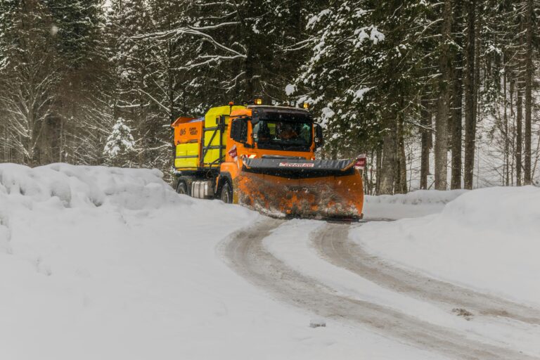 what to look for when choosing a snow removal company