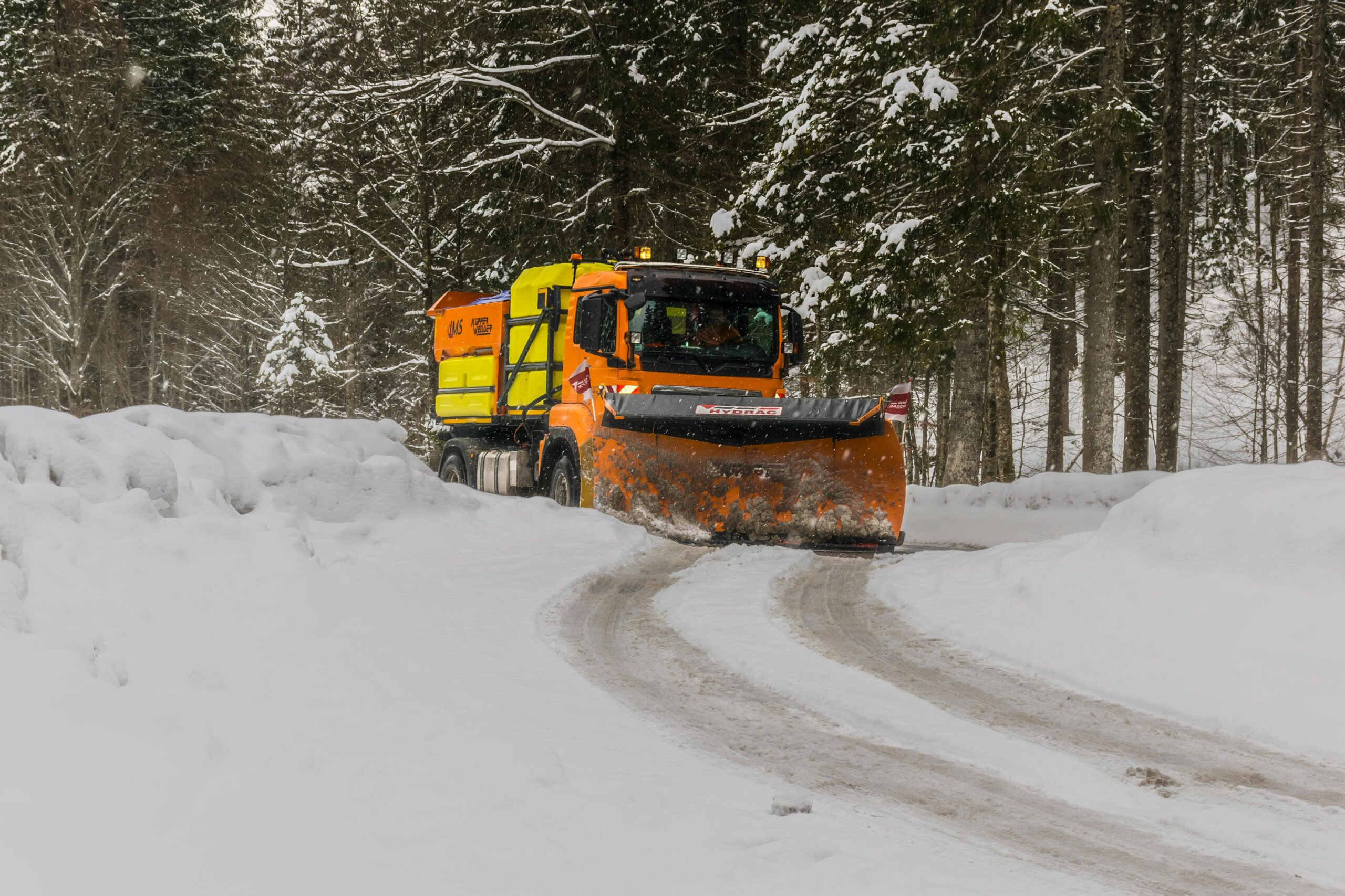 what to look for when choosing a snow removal company